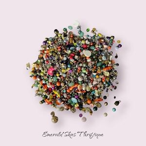 3.5‎ lbs of various beads